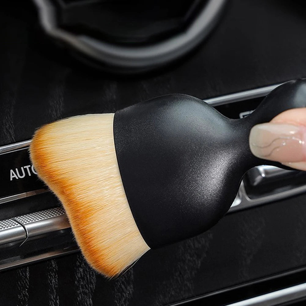 Ergonomic grip and lightweight handle design of car dusting brush
