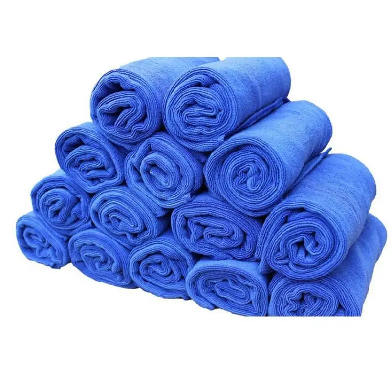 Microfiber towel in use drying car exterior – excellent water absorption