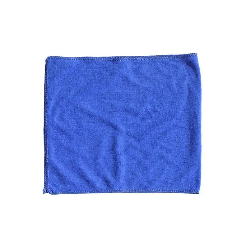 Close-up of towel’s hemmed edge for long-lasting use without fraying