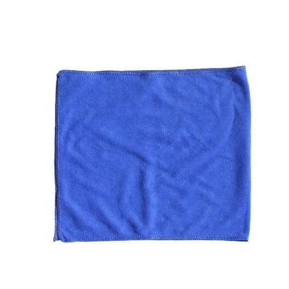 Close-up of towel’s hemmed edge for long-lasting use without fraying
